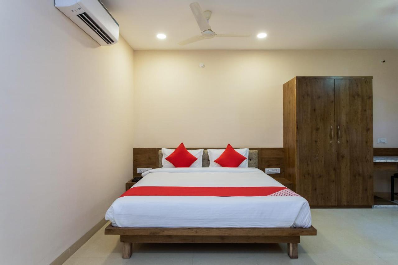Oyo 75956 Hotel Grand Rourkela Екстер'єр фото