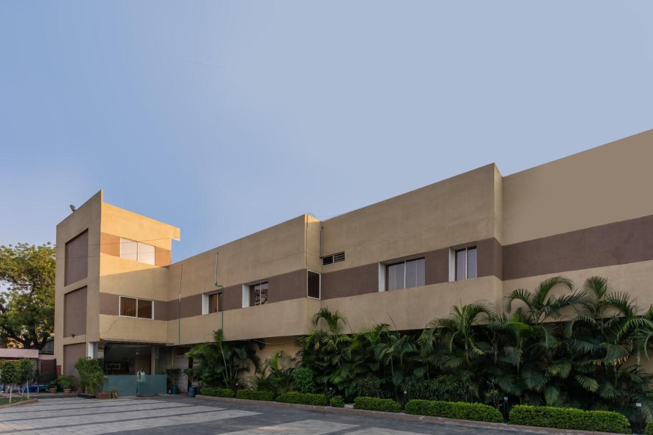 Oyo 75956 Hotel Grand Rourkela Екстер'єр фото
